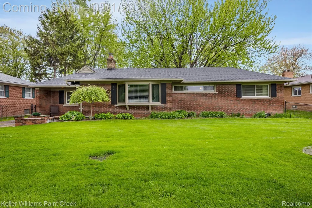 17469 Doris Fraser City MI 48026