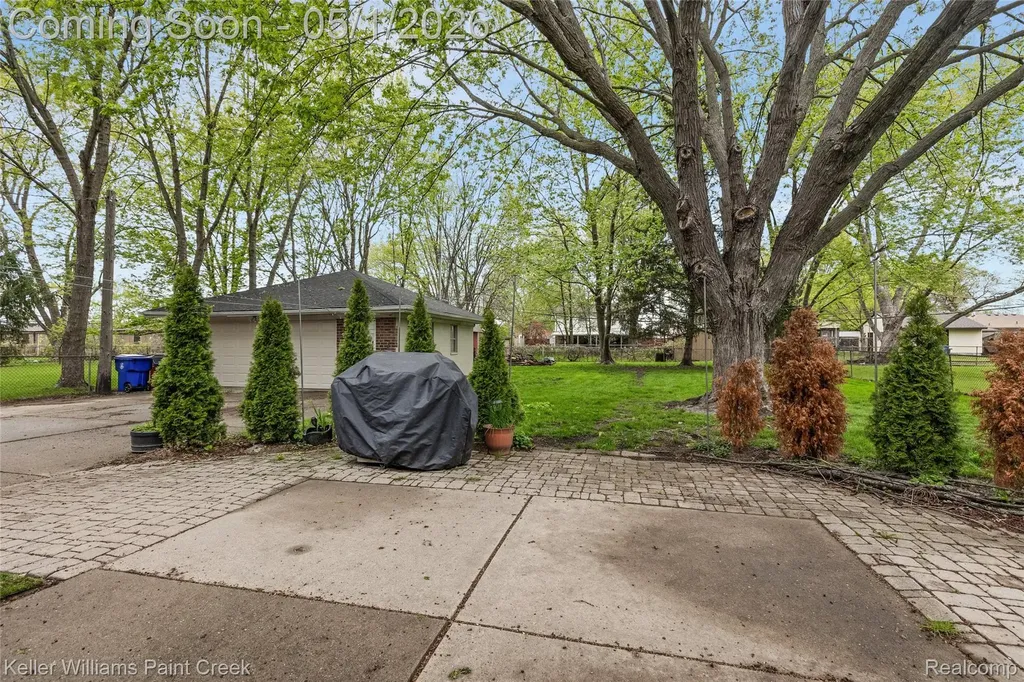 17469 Doris Fraser City MI 48026