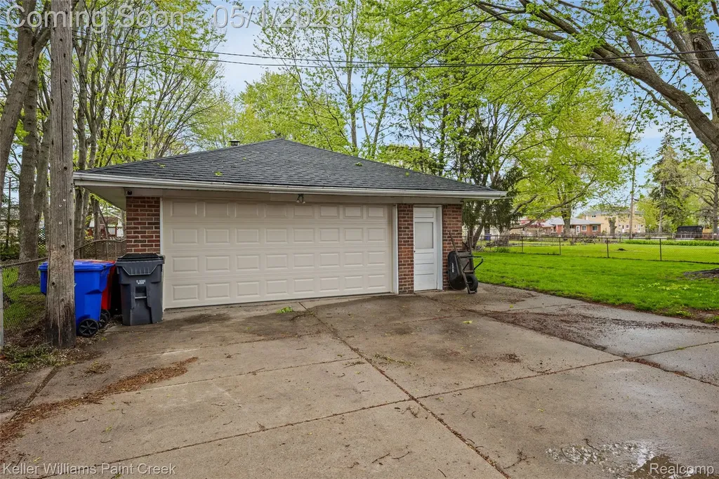17469 Doris Fraser City MI 48026