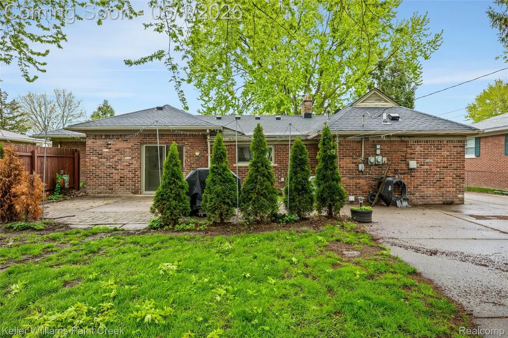 17469 Doris Fraser City MI 48026