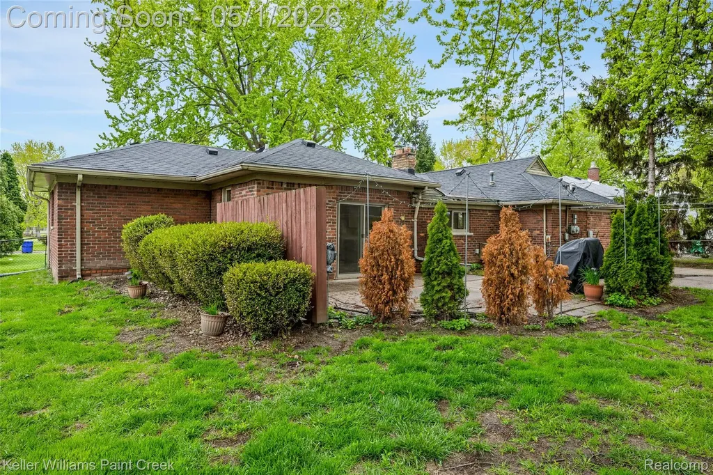 17469 Doris Fraser City MI 48026