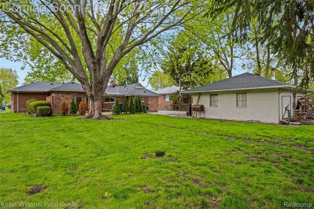 17469 Doris Fraser City MI 48026