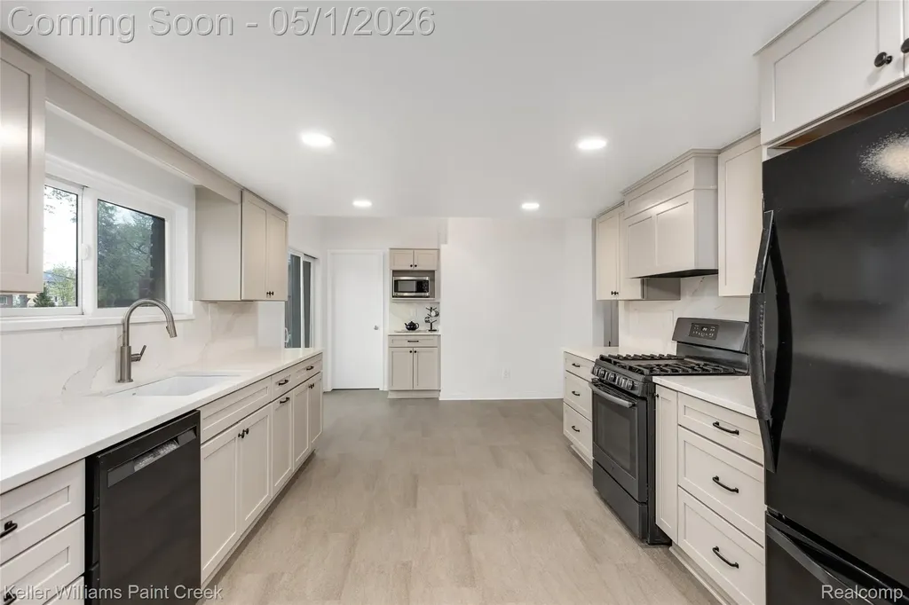 17469 Doris Fraser City MI 48026