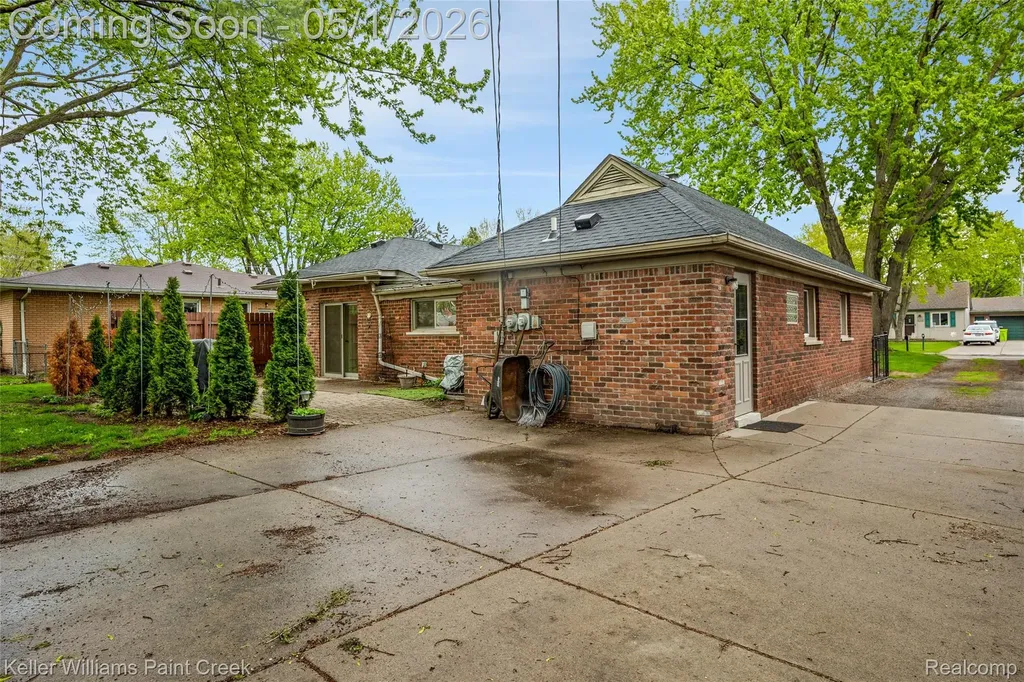 17469 Doris Fraser City MI 48026