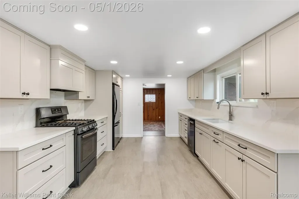 17469 Doris Fraser City MI 48026