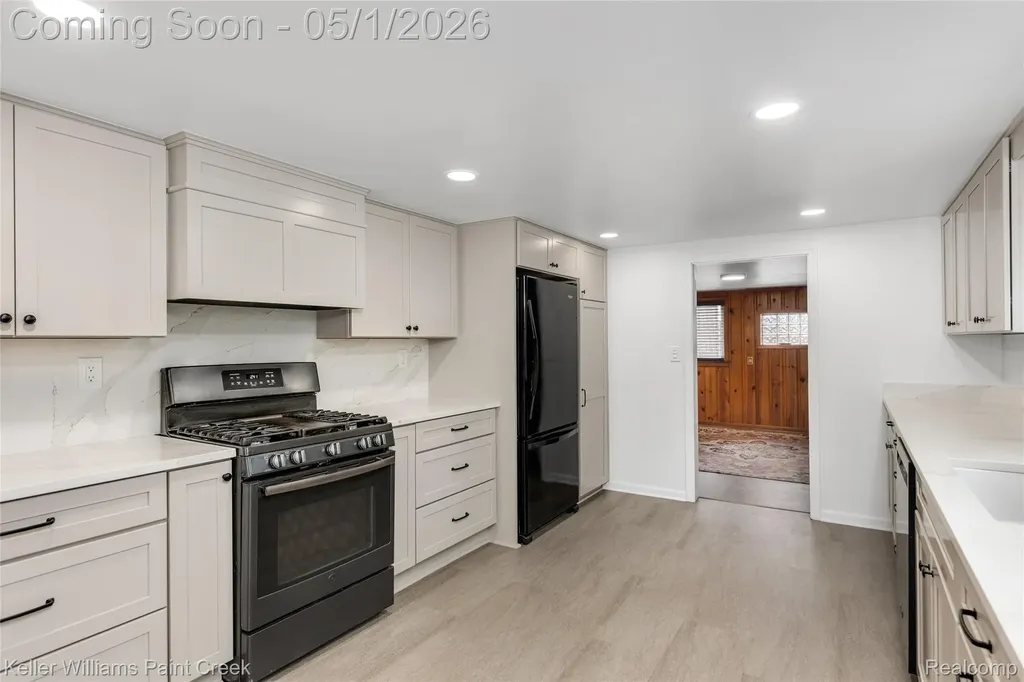 17469 Doris Fraser City MI 48026
