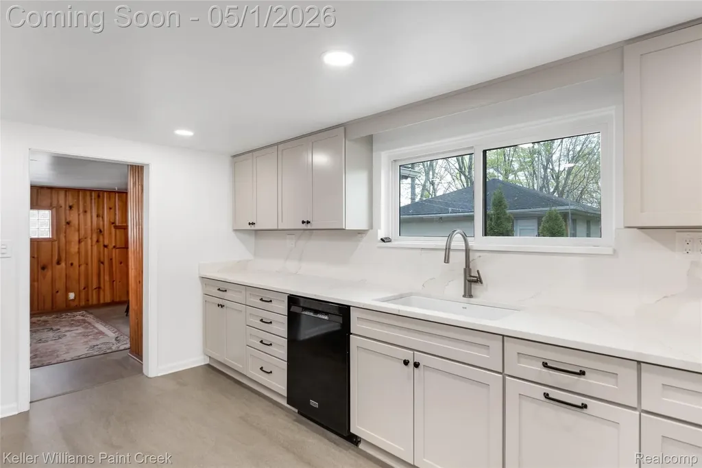 17469 Doris Fraser City MI 48026