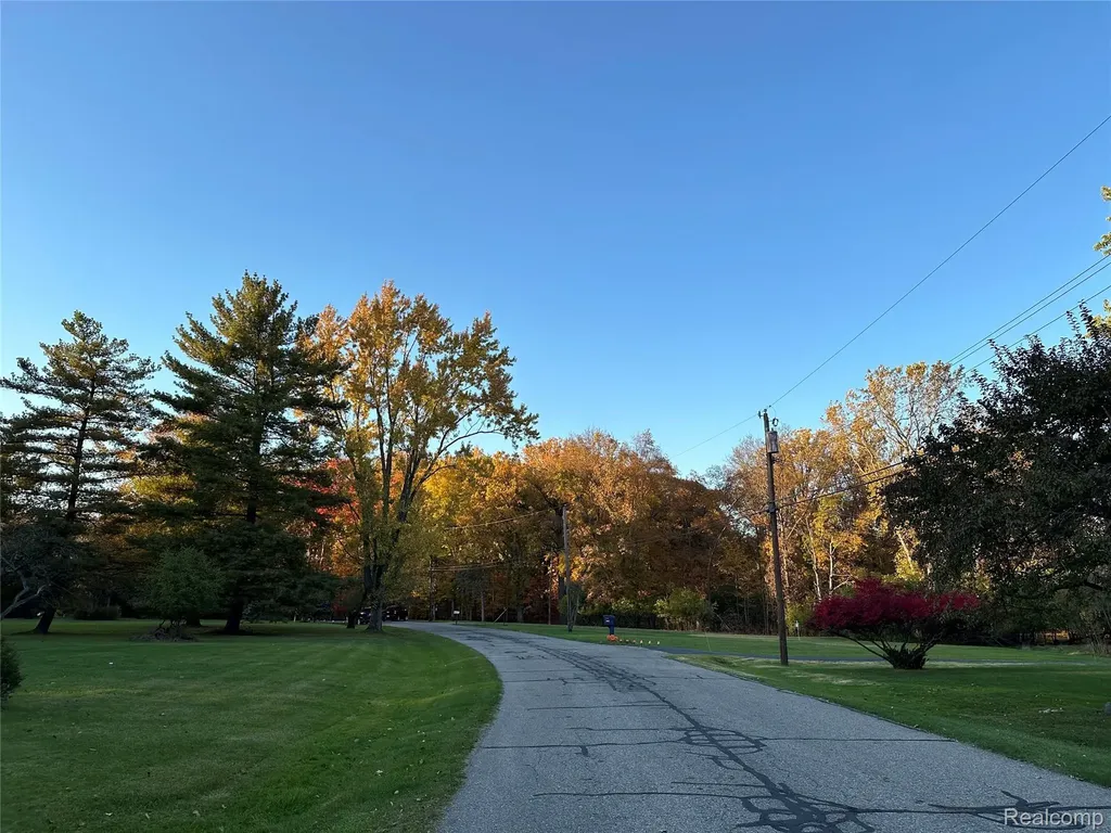 28147 Wildwood Trail Farmington Hills City MI 48336