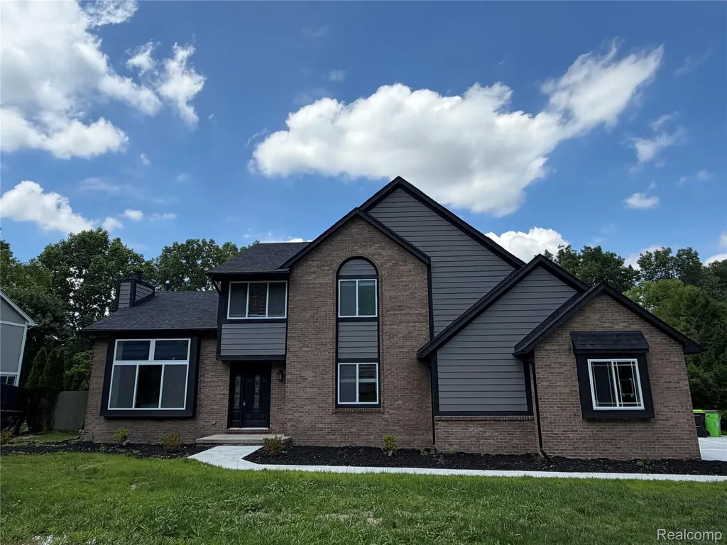5140 Woodrun Court West Bloomfield Charter Township MI 48323