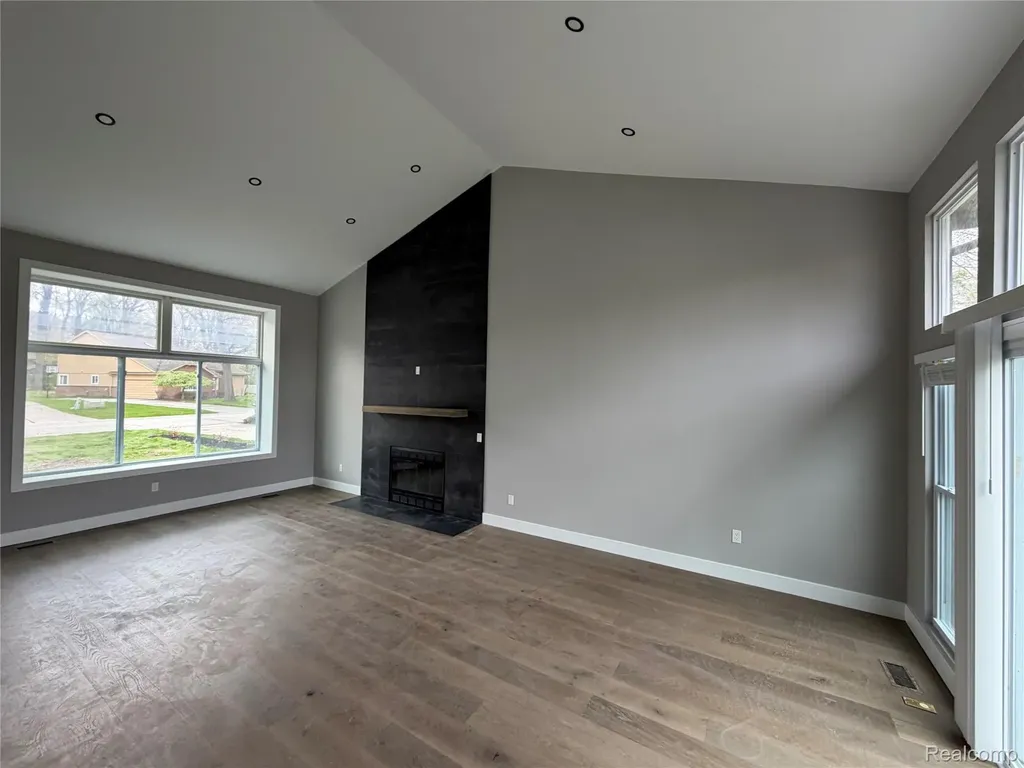 5140 Woodrun Court West Bloomfield Charter Township MI 48323