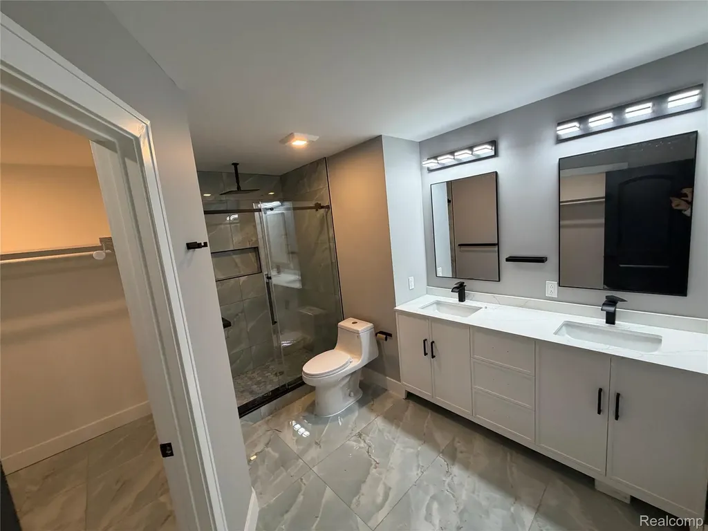 5140 Woodrun Court West Bloomfield Charter Township MI 48323