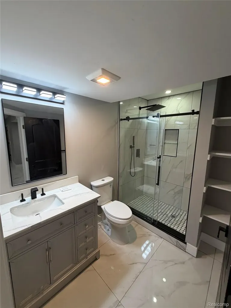 5140 Woodrun Court West Bloomfield Charter Township MI 48323