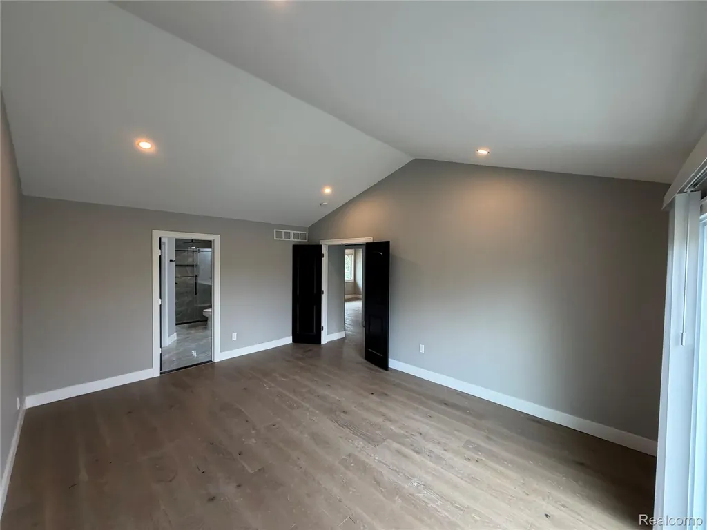 5140 Woodrun Court West Bloomfield Charter Township MI 48323