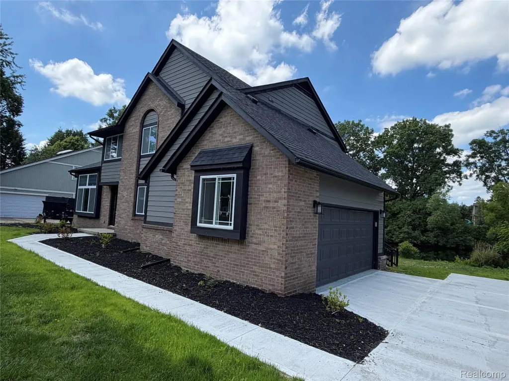 5140 Woodrun Court West Bloomfield Charter Township MI 48323