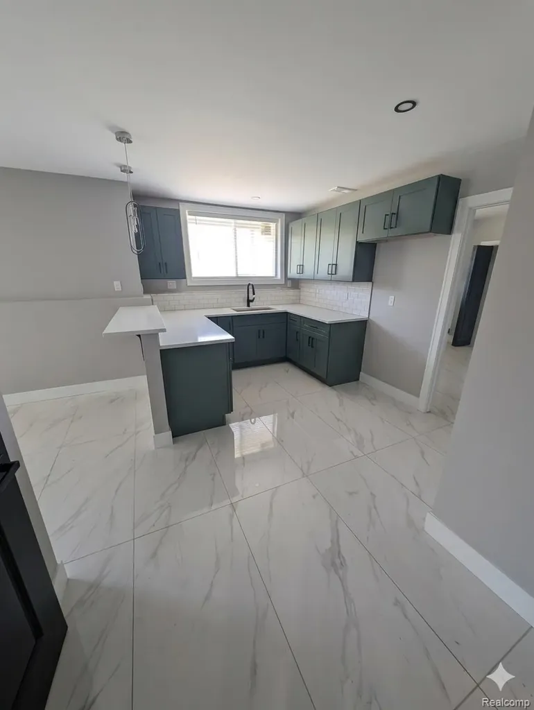 5140 Woodrun Court West Bloomfield Charter Township MI 48323