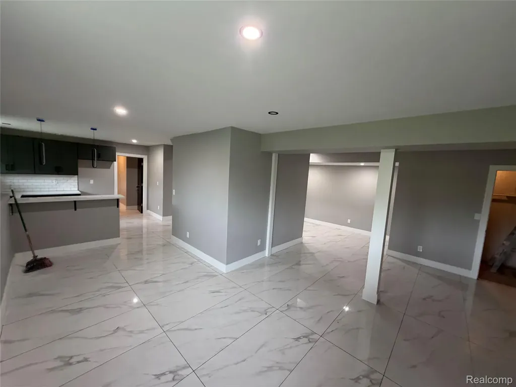 5140 Woodrun Court West Bloomfield Charter Township MI 48323