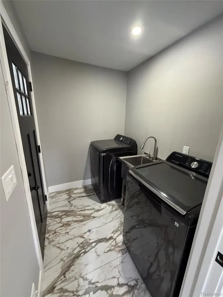 5140 Woodrun Court West Bloomfield Charter Township MI 48323