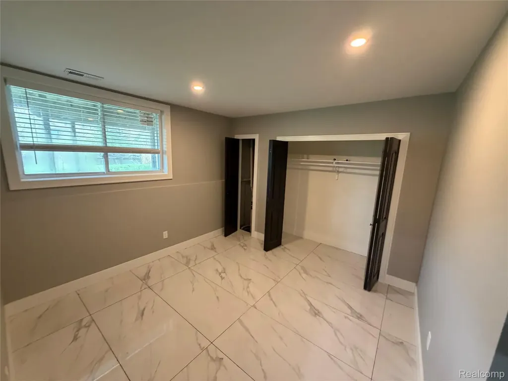 5140 Woodrun Court West Bloomfield Charter Township MI 48323