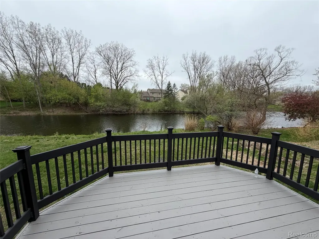 5140 Woodrun Court West Bloomfield Charter Township MI 48323