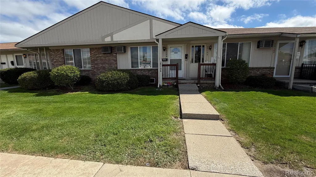 25106 Franklin Terrace South Lyon City MI 48178