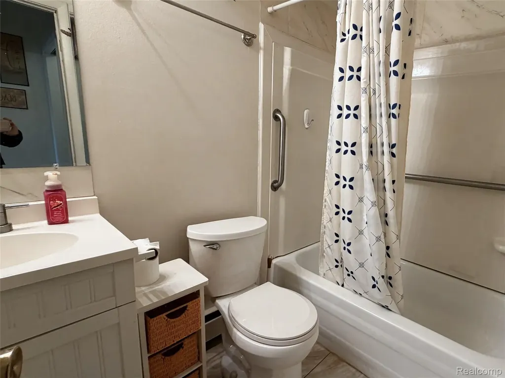 25106 Franklin Terrace South Lyon City MI 48178