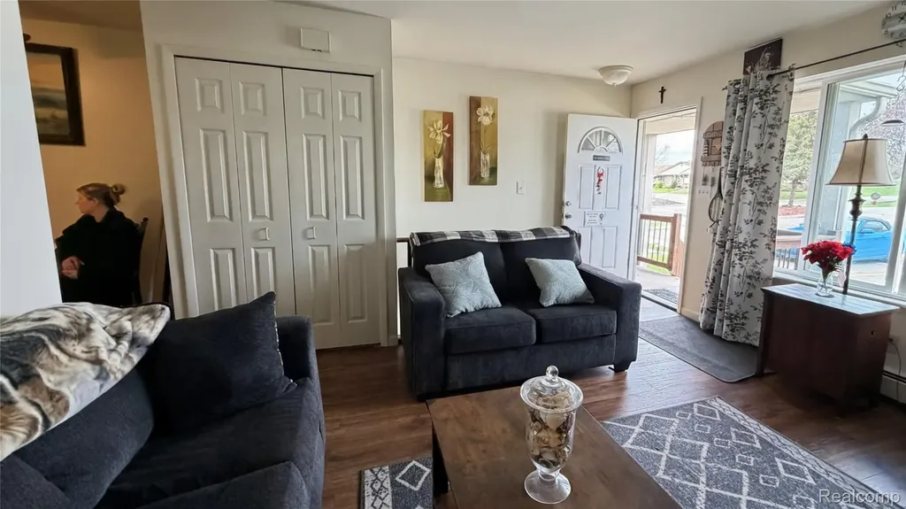 25106 Franklin Terrace South Lyon City MI 48178