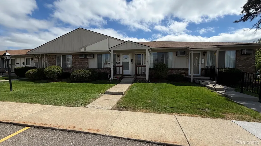 25106 Franklin Terrace South Lyon City MI 48178