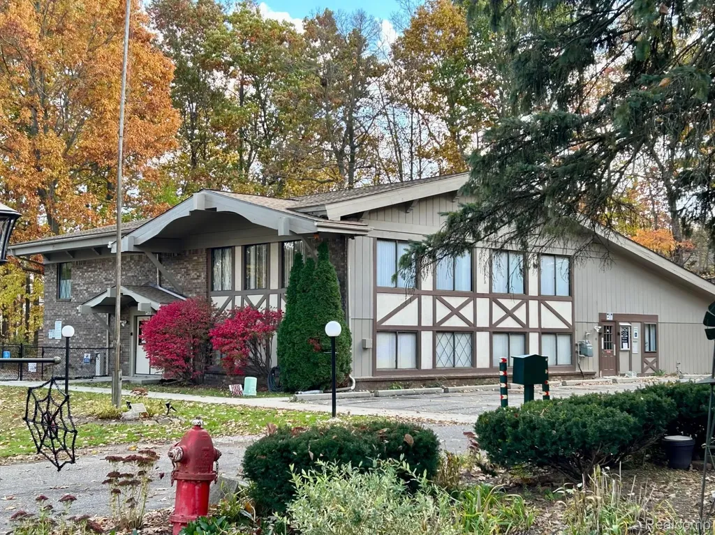 25106 Franklin Terrace South Lyon City MI 48178