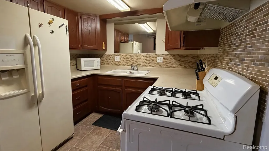25106 Franklin Terrace South Lyon City MI 48178