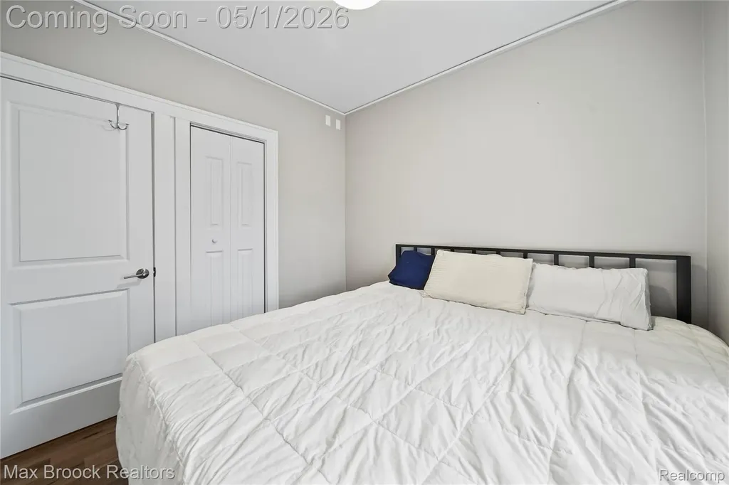 595 E Drayton Street Ferndale City MI 48220