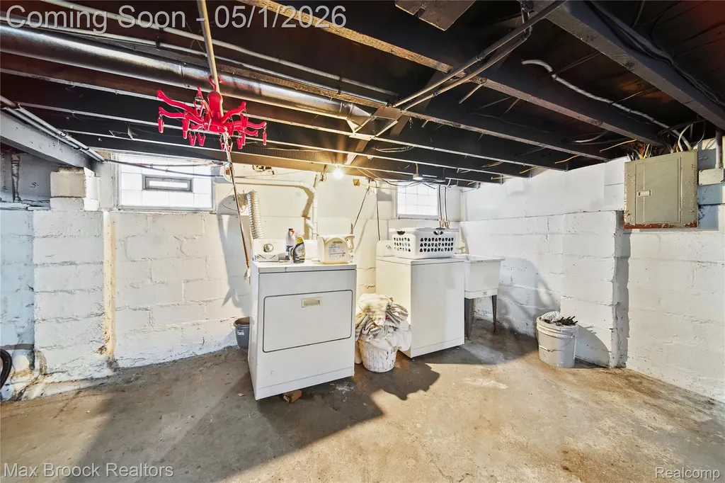 595 E Drayton Street Ferndale City MI 48220