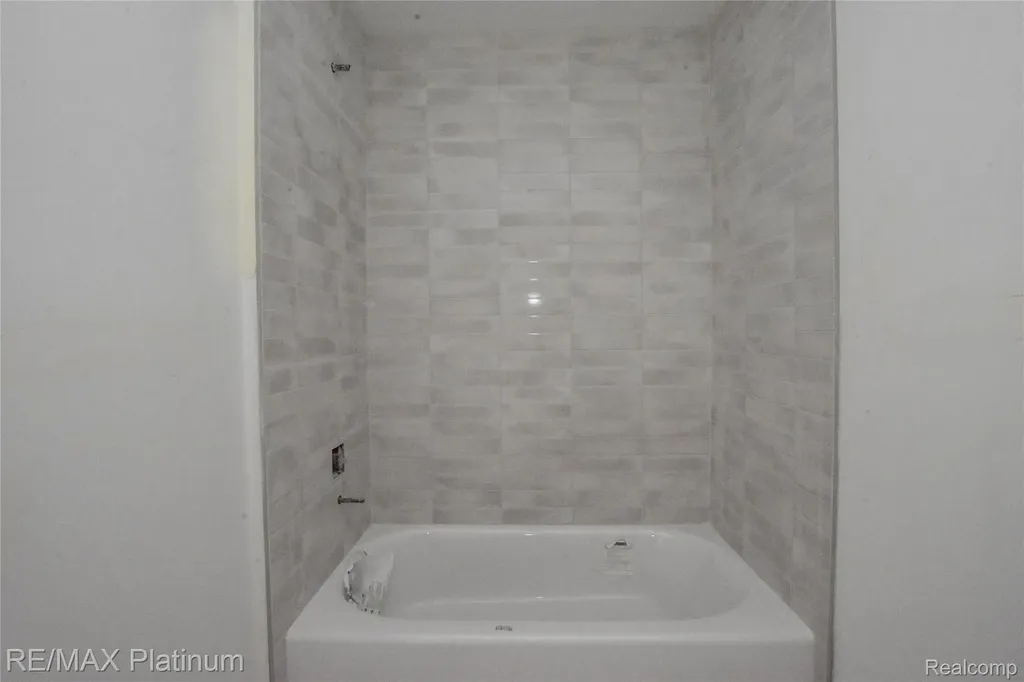 4570 Stillmeadow Genoa Township MI 48843