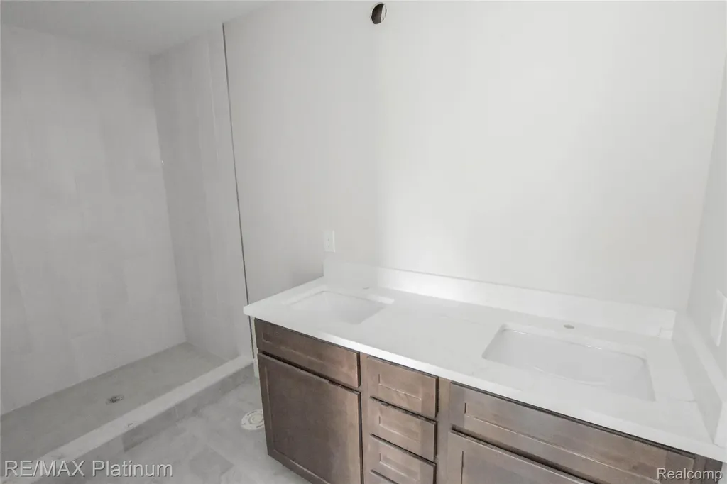 4570 Stillmeadow Genoa Township MI 48843