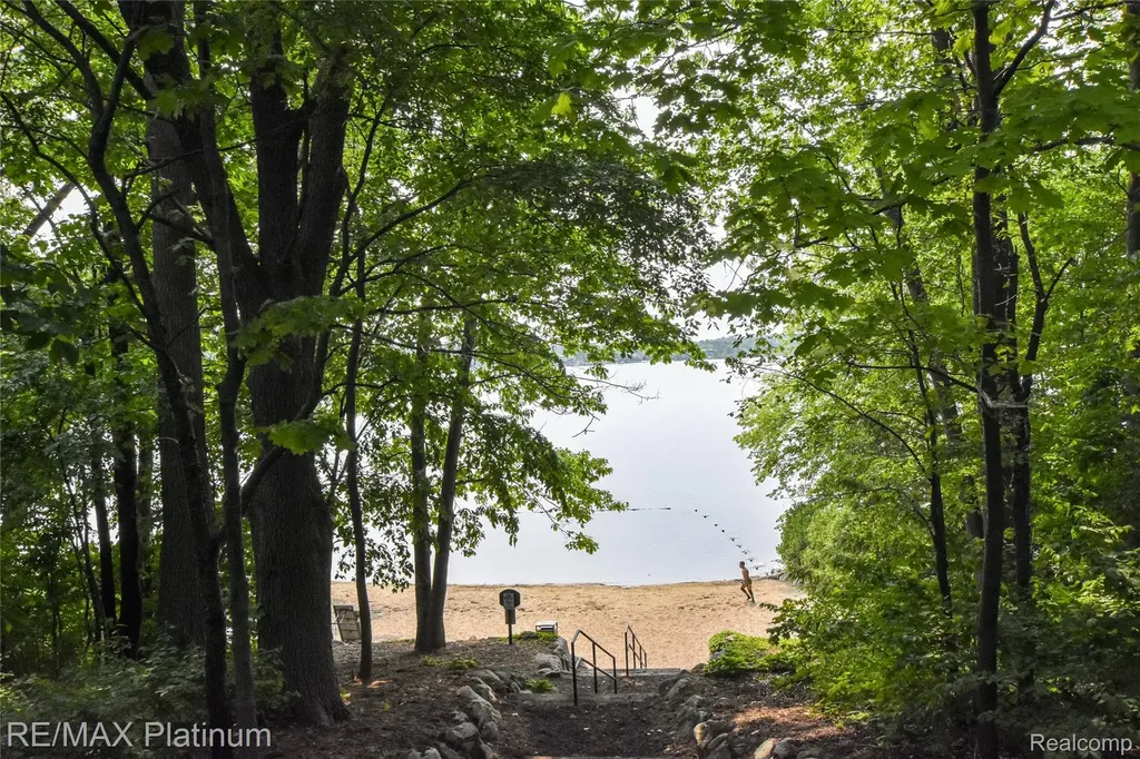 4570 Stillmeadow Genoa Township MI 48843