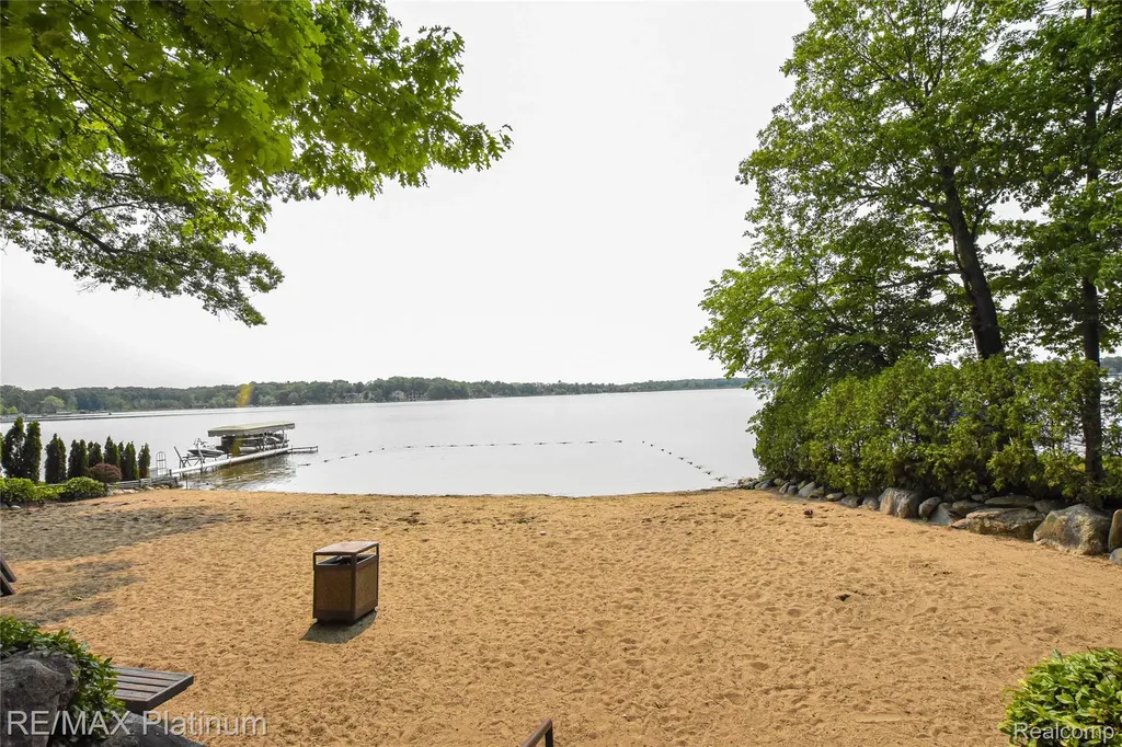 4570 Stillmeadow Genoa Township MI 48843