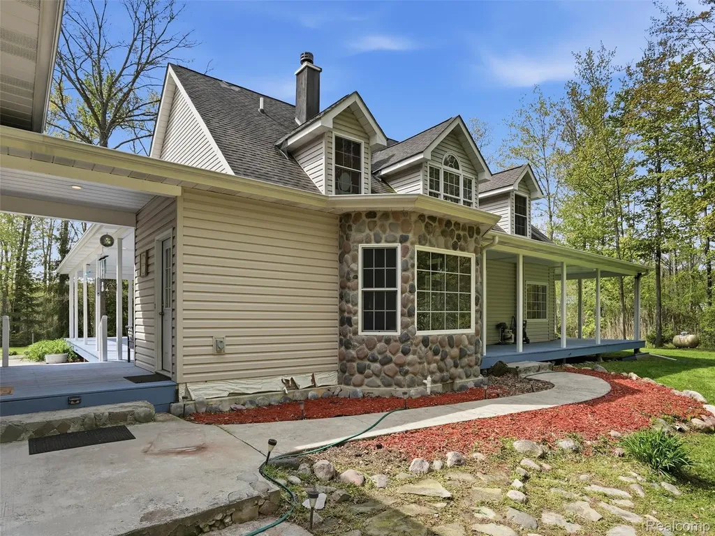 5790 Roberts Road Cottrellville Township MI 48039