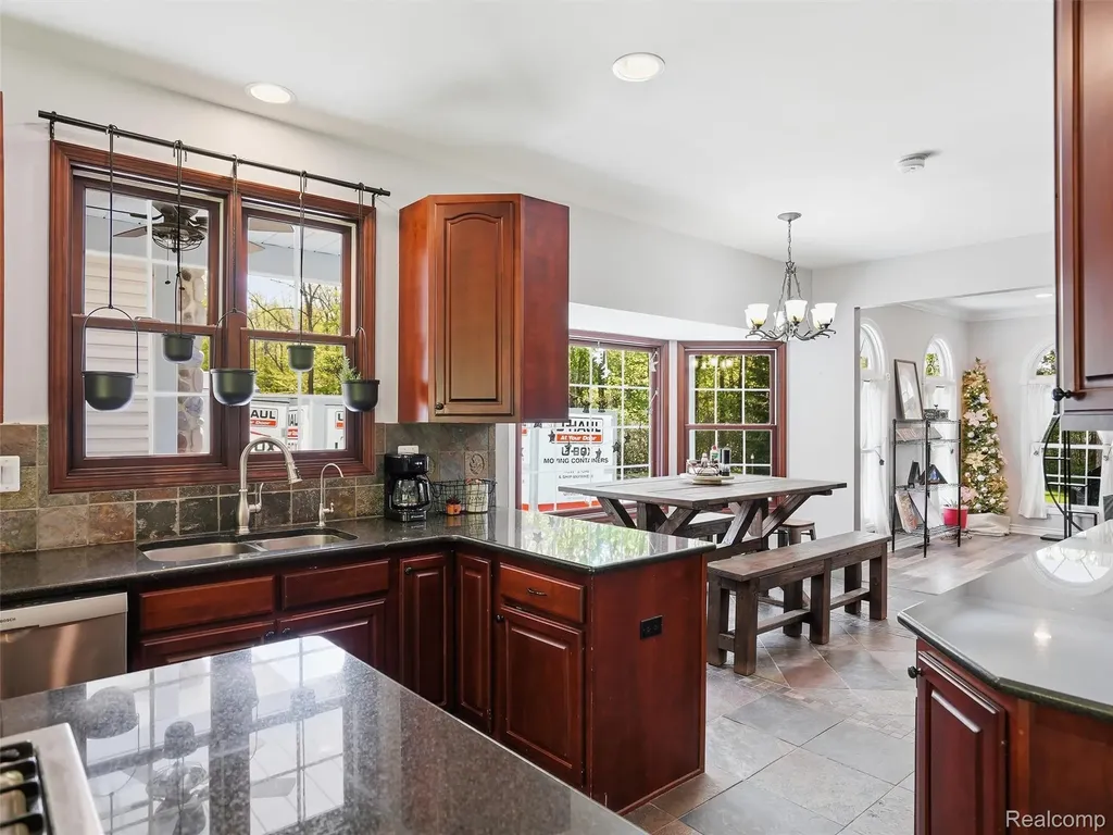 5790 Roberts Road Cottrellville Township MI 48039