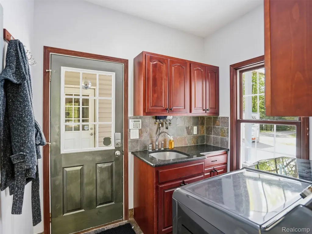5790 Roberts Road Cottrellville Township MI 48039