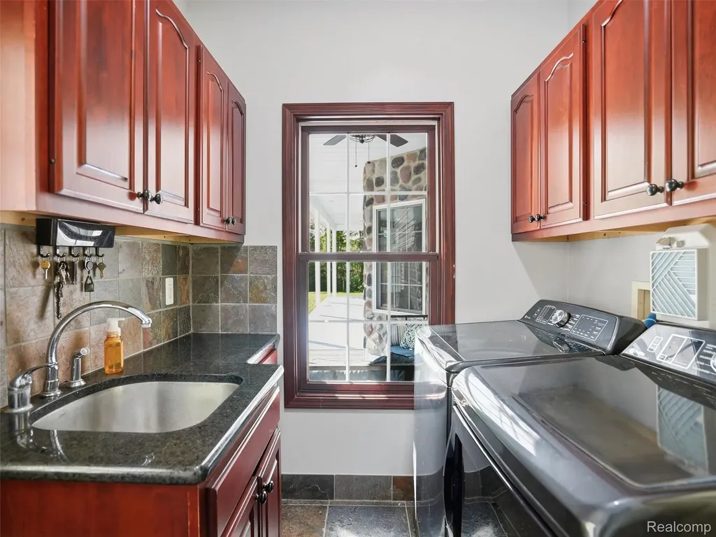 5790 Roberts Road Cottrellville Township MI 48039