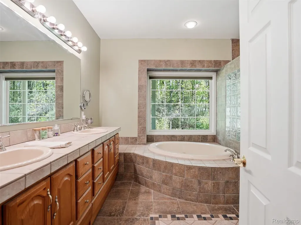 5790 Roberts Road Cottrellville Township MI 48039