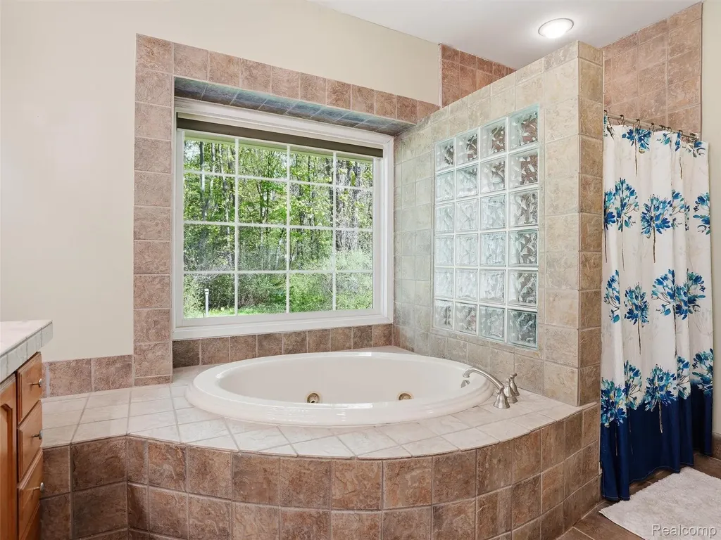 5790 Roberts Road Cottrellville Township MI 48039