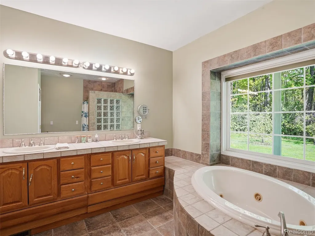 5790 Roberts Road Cottrellville Township MI 48039