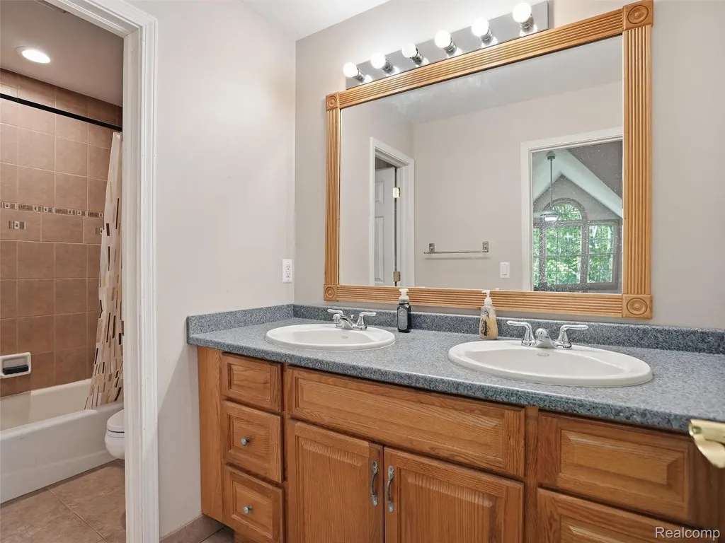 5790 Roberts Road Cottrellville Township MI 48039