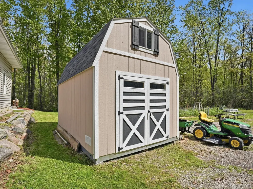 5790 Roberts Road Cottrellville Township MI 48039