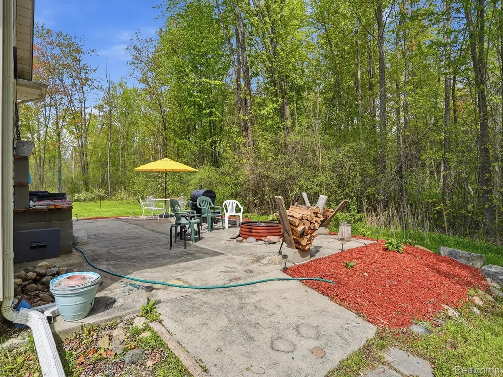 5790 Roberts Road Cottrellville Township MI 48039