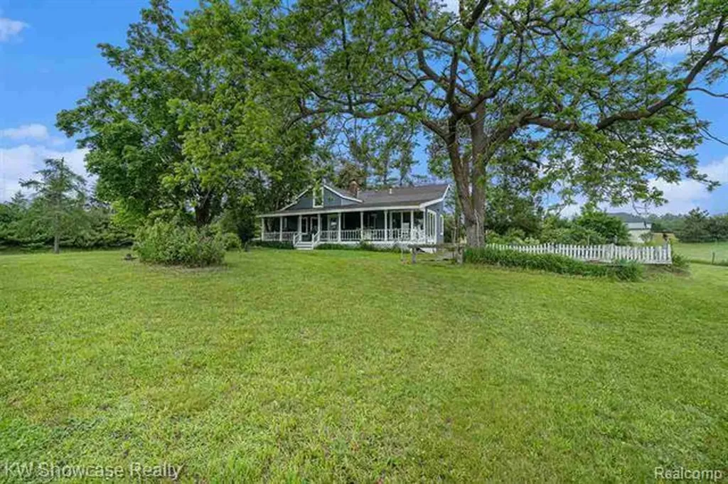 8198 Horton Bay Road Bay Township MI 49770
