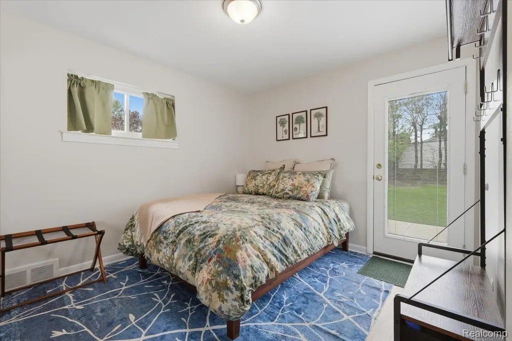 2915 Oliver Road Royal Oak City MI 48073