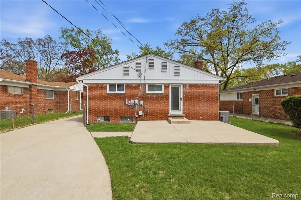 2915 Oliver Road Royal Oak City MI 48073