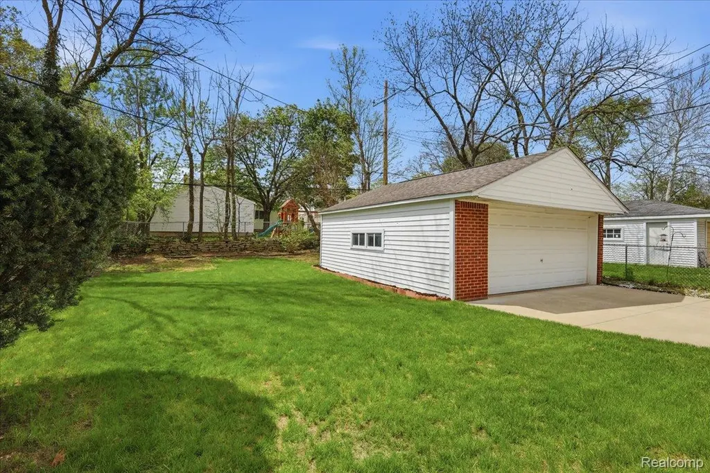 2915 Oliver Road Royal Oak City MI 48073