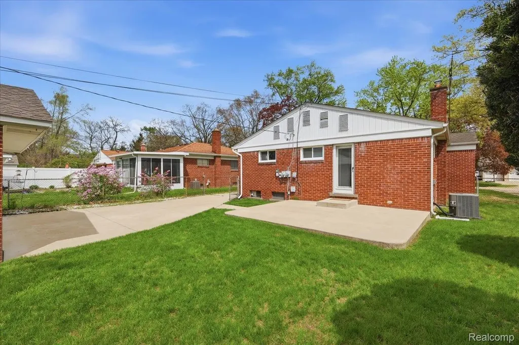 2915 Oliver Road Royal Oak City MI 48073